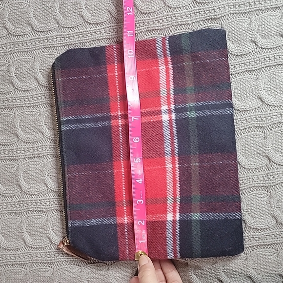 L.I.B New York Plaid Wristlet. - Picture 6 of 8
